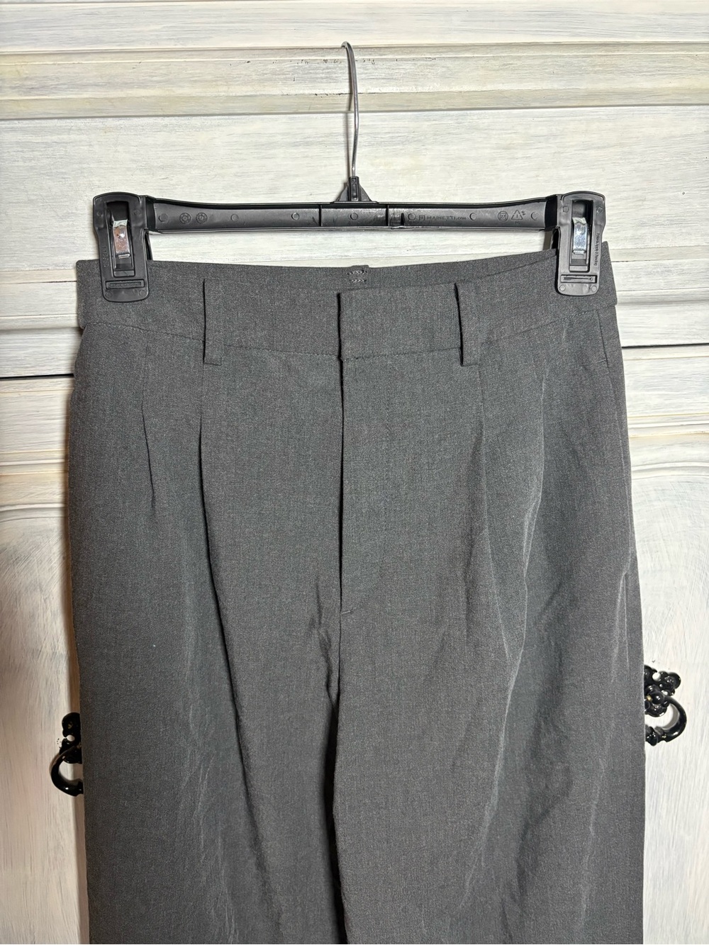 Uniqlo Grey High Rise Pleated Wide Leg Dress Pants Smart Stylish Basic Office - Picture 3 of 6